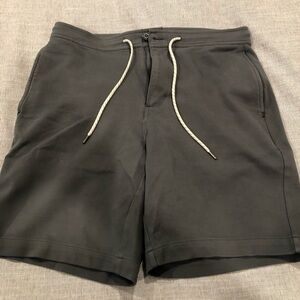 Vuori Solana Short in Grey
